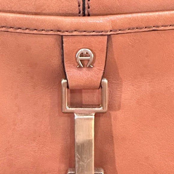 VTG 2000 Etienne Aigner Velden Core  Cognac Leather Compartment Shoulder Bag - Picture 3 of 15